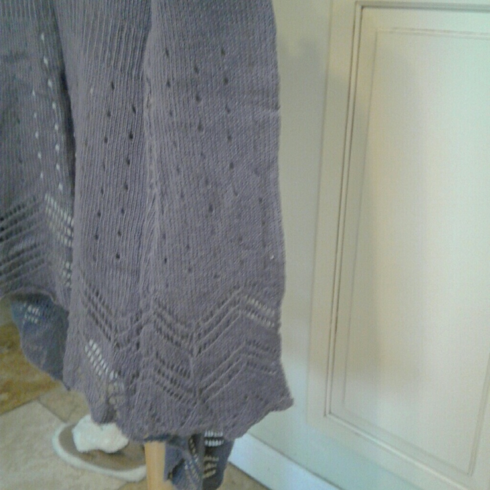 Woman's Sweater - Picture 3 of 8